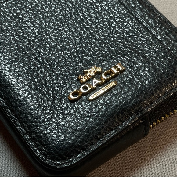 Coach Zip Card Case Wallet w/ Chain; Black Pebbled Leather with Gold Hardware - Picture 3 of 12